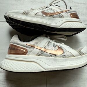 Women Run Swift 2 Running Sneakers size 5 Metallic Gold Copper Tennis Shoes Nike